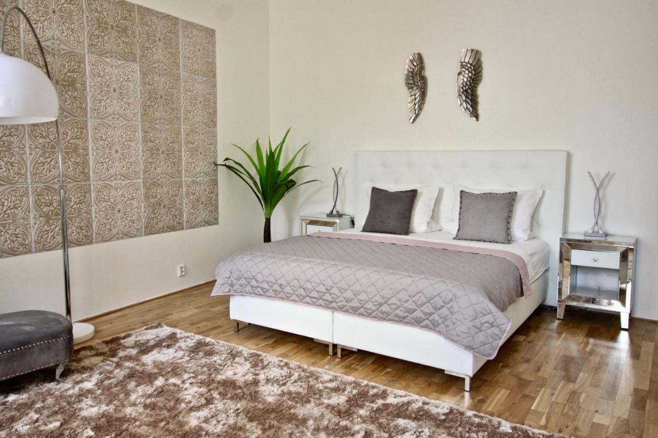 New Design & Style Apartment Old Town Xxl Praha Bagian luar foto