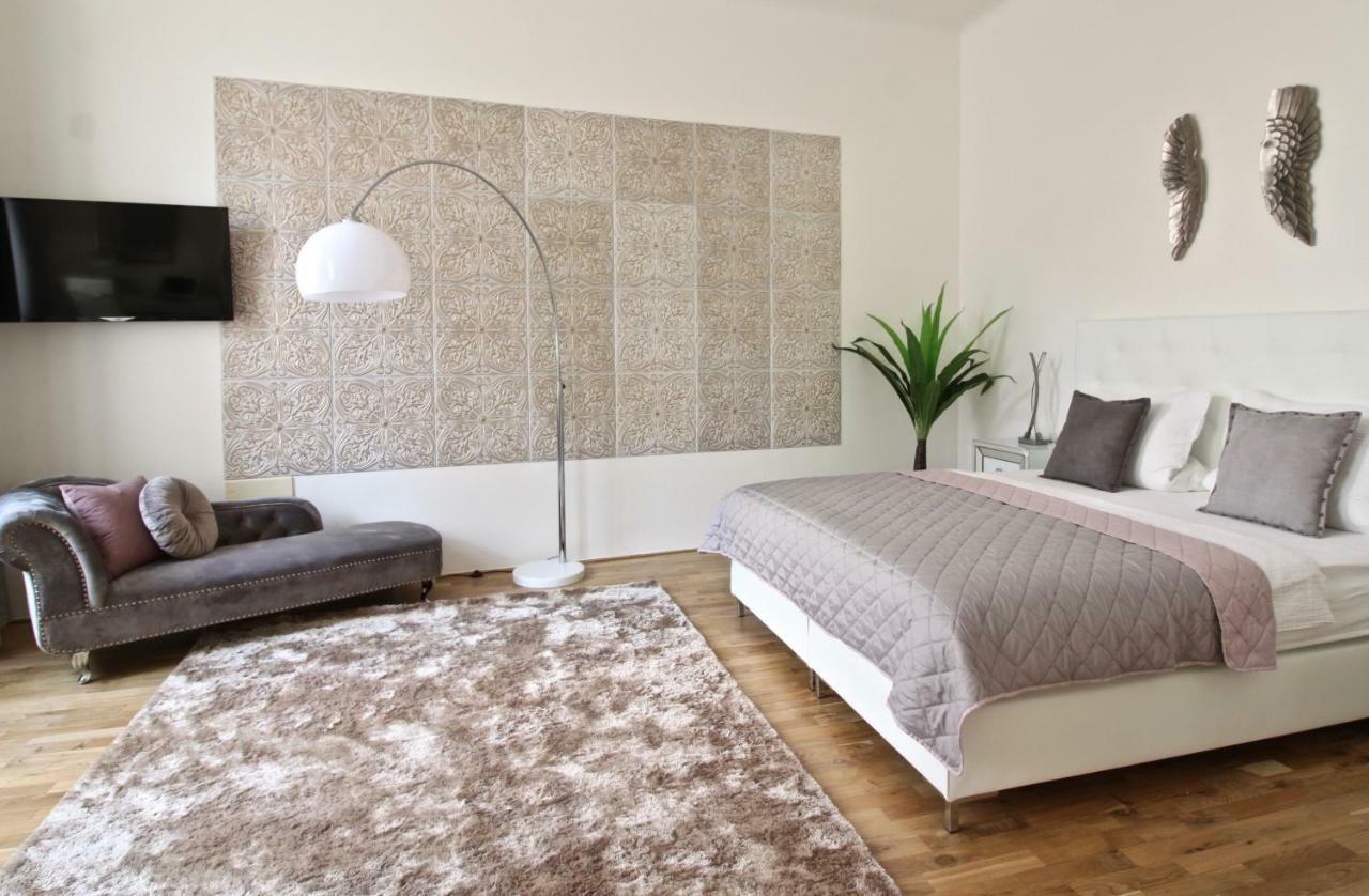 New Design & Style Apartment Old Town Xxl Praha Bagian luar foto
