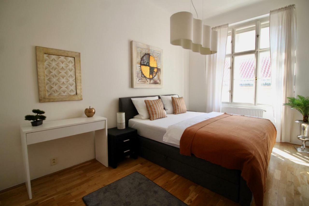 New Design & Style Apartment Old Town Xxl Praha Bagian luar foto