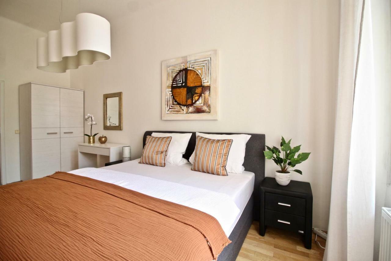 New Design & Style Apartment Old Town Xxl Praha Bagian luar foto